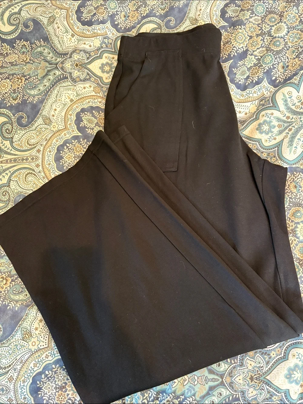Max Studio Black Wide-Leg Knit Pants with Pockets